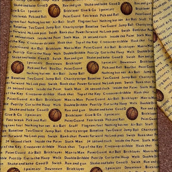 Basketball tie! - Picture 2 of 3